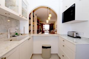 Estepona East Penthouse Apartment SYLVIA