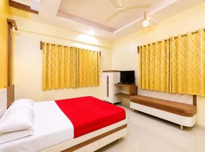 Front Sea View From Balcony "HOTEL NEW DREAMLAND PURI" Near Sea Beach and Jagannath Temple -Fully Air Conditioning Room With Wi-Fi- Lift - Parking And Restaurant Facilities-Room Sea Facing- A Top Rated Luxury Hotel In Puri