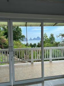 The Sunny Hill Sunset Suite