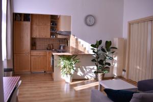 Bright and cozy - 3 min to Old town square