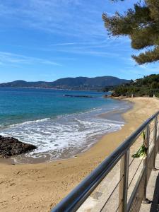 Entre écrin de verdure et mer