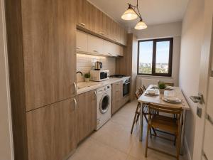 MAMAIA LAKE APARTMENTS
