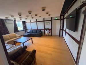 Tibro Stay Private Rooms & Shared Kitchen