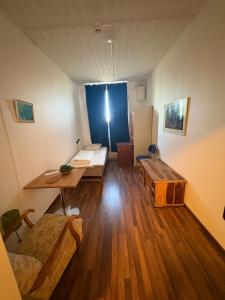 Tibro Stay Private Rooms & Shared Kitchen