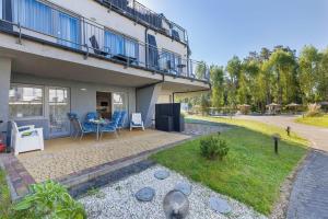 Komfortowy Apartament z Tarasem Blisko Plaży z Dodatkowymi Udogodnieniami w Pobierowie by Noclegi Renters