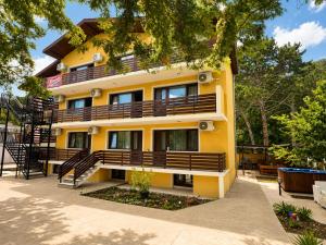 Kalabria Guest House Pool, BBQ & Jacuzzi