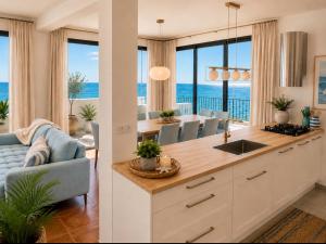 Luxurious Four Bedroom Beach Penthouse