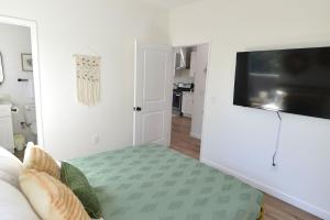 Ariels Adorable Abode, just 10 mins to Disneyland & Convention Center