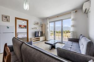 Orikum Beachside Retreat Apartment 13 by PikHost