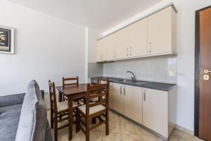Orikum Beachside Retreat Apartment 13 by PikHost