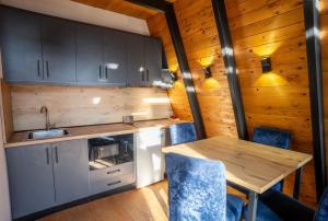 Golden Cabins Gjinar by PikHost