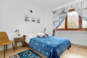 Cozy Studio with Workspace near the SKM Station by Noclegi Renters