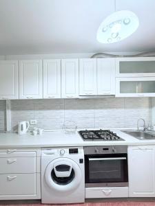 Contemporary 2 Bedroom Central Apartment Iași Palas Mall and Palace of Culture Self Check-In and Parking