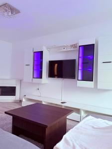 Contemporary 2 Bedroom Central Apartment Iași Palas Mall and Palace of Culture Self Check-In and Parking