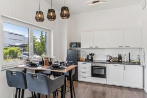 Cozy Apartment Central Kitchen Balcony