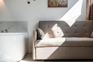 Green Luxe Suite 2 by PikHost