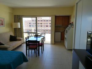 Estudio frente al mar con piscina