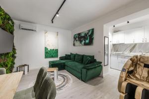 Green Luxe Suite 1 by PikHost