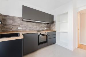 Stylish Newly Renovated 4 bedroom Apartment