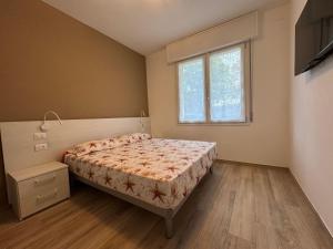 Beachfront, modern flat with lovely garden