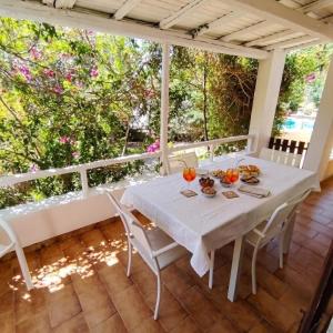 Villa with garden 500 meters from Monte Nai Beach