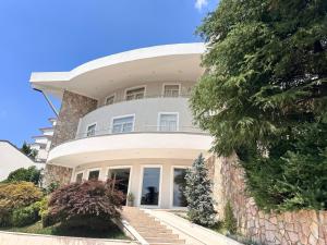 Chateau Linza Resort