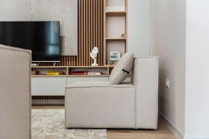 Sunny Beach Luxurious Apartment by PikHost
