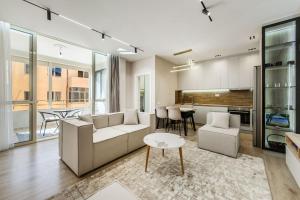 Sunny Beach Luxurious Apartment by PikHost