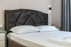 Sunny Beach Luxurious Apartment by PikHost