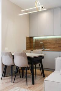 Sunny Beach Luxurious Apartment by PikHost