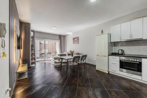 Sunset Apartment 1BR Escape by PikHost