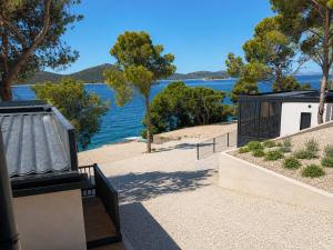 Villa Lucia, Drage