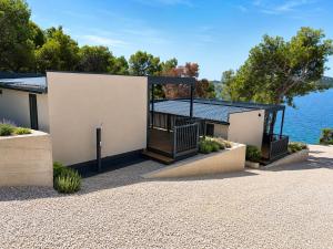Villa Lucia, Drage