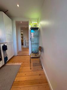 Bright, colorful apartment with a balcony in the heart of Odense
