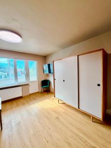 Freshly Renovated Black & Sand Studio