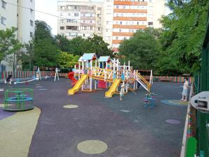 Ciresica Budget 2BR Apartment la intrare Mamaia cu AC gratuit