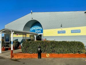 MKRJ LUXURY Parkdean Camber Sands - Partking Sleeps 8 - Pet Friendly - sp37