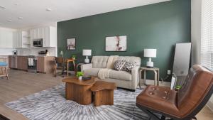 Landing Amazing 1BD Pool Game Room