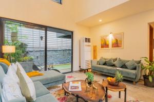 Evaya Zest - 3bhk Private Pool Villa Assagaon