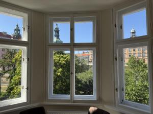 Vrsovice Square View Apartment
