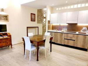 MyAssisiSuite, Autentiche Dimore Storiche di Assisi, La Suite di San Rufino, Dormi in una Casa del 400, RARO PIANO TERRA senza Barriere Architettoniche, 2 Veri Letti Matrimoniali, Zero Divani Letto, Accoglienza Personale, Mówimy po polsku