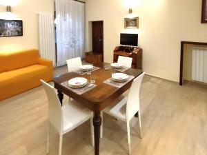 MyAssisiSuite, Autentiche Dimore Storiche di Assisi, La Suite di San Rufino, Dormi in una Casa del 400, RARO PIANO TERRA senza Barriere Architettoniche, 2 Veri Letti Matrimoniali, Zero Divani Letto, Accoglienza Personale, Mówimy po polsku