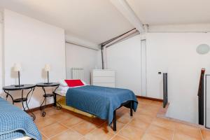 Spacious home with pool and vineyard views close to Greve in Chianti