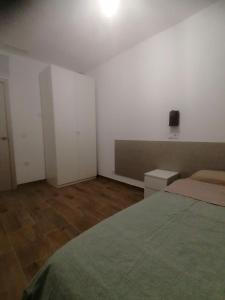 Habitaciones Márques-Only women, femmes
