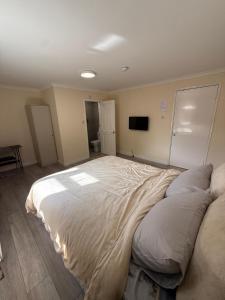 Cozy Private Room with Own Private Bathroom