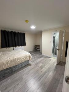 Cozy Private Room with Own Private Bathroom
