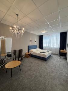 City Hotel B&B, reception 24 7, 800m od-from R1, free parking
