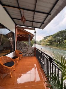 Asim Paris Guesthouse & jungle trekking