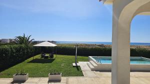 Mariella Rooms beach front with seaview and pool and garden