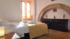 AllOmbra di Santa Chiara by MyAssisiSuite - Dormi in una Casa del 400 - 140 mq, RARO PIANO TERRA - 4 Veri Letti Matrimoniali, Zero Divani Letto - LIVE CHECK-IN, No Key Box, 3 Real Beds, Jacuzzi - Mówimy po polsku